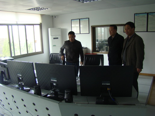 公司黨委書記、董事長何族興到一線部門調研